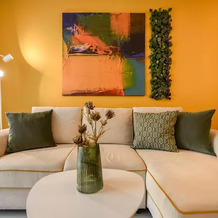 Colorful Fusion - Modern 1br Near Romexpo Center Apartment *