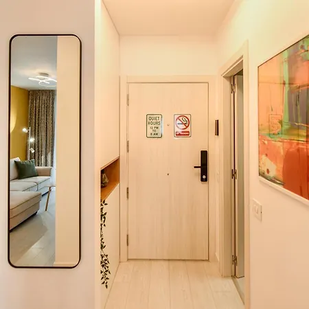 Colorful Fusion - Modern 1br Near Romexpo Center