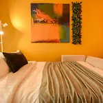 Colorful Fusion - Modern 1br Near Romexpo Center Apartment *