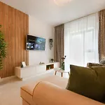 Colorful Fusion - Modern 1br Near Romexpo Center *