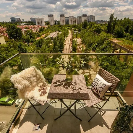 Colorful Fusion - Modern 1br Near Romexpo Center Апартаменты