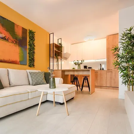 Colorful Fusion - Modern 1br Near Romexpo Center