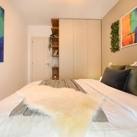 Colorful Fusion - Modern Apt At Romexpo *