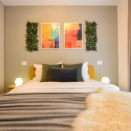 Colorful Fusion - Modern Apt At Romexpo Apartment *