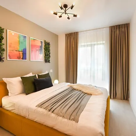 Colorful Fusion - Modern 1br Near Romexpo Center *