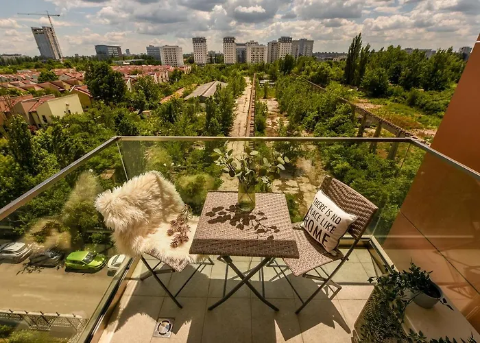 Colorful Fusion - Modern 1br Near Romexpo Center Lejlighed