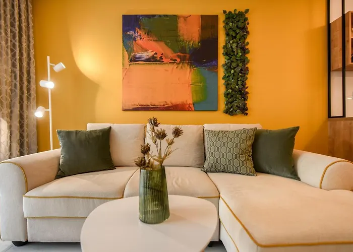 Colorful Fusion - Modern 1br Near Romexpo Center Lejlighed *