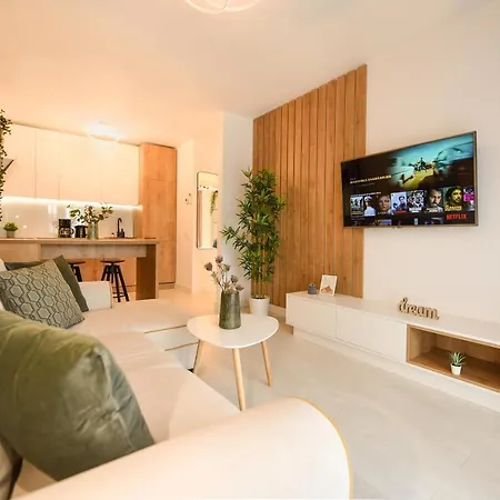 Colorful Fusion - Modern 1br Near Romexpo Center Апартаменти Бухарест