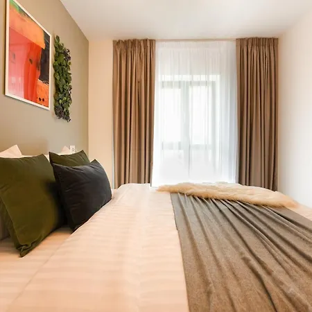 Апартаменти Colorful Fusion - Modern 1br Near Romexpo Center