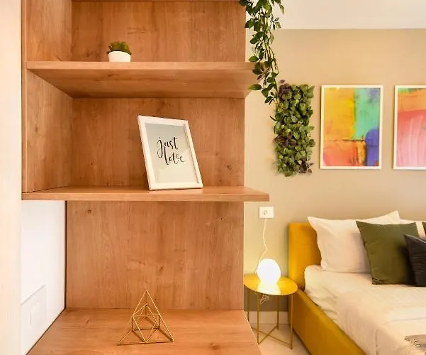 Colorful Fusion - Modern 1br Near Romexpo Center Apartmán