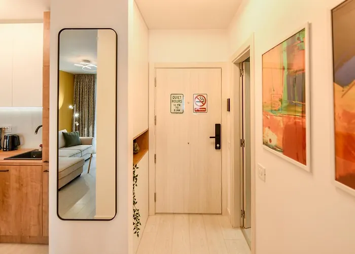 Colorful Fusion - Modern 1br Near Romexpo Center