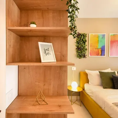 Colorful Fusion - Modern 1br Near Romexpo Center Daire