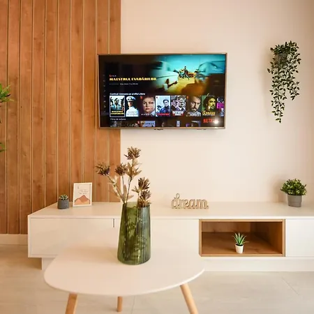 Daire Colorful Fusion - Modern 1br Near Romexpo Center