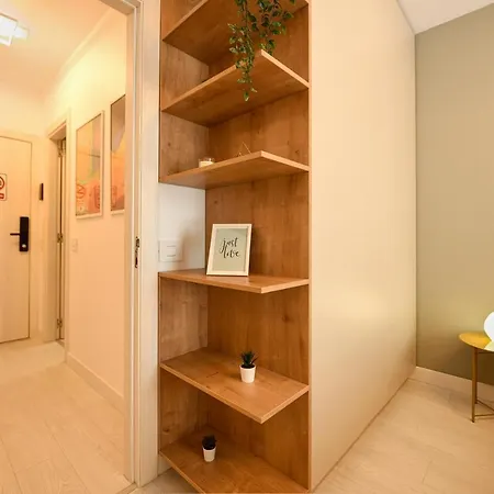 Daire Colorful Fusion - Modern 1br Near Romexpo Center *