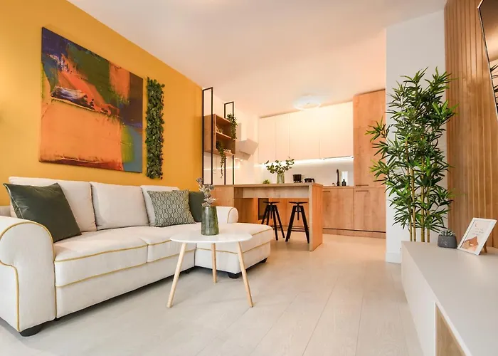 Colorful Fusion - Modern 1br Near Romexpo Center