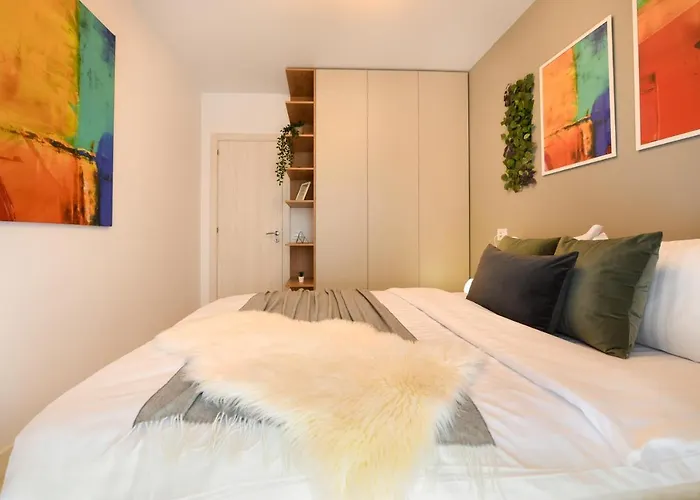 Colorful Fusion - Modern 1br Near Romexpo Center *